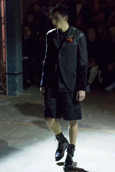 Look 3